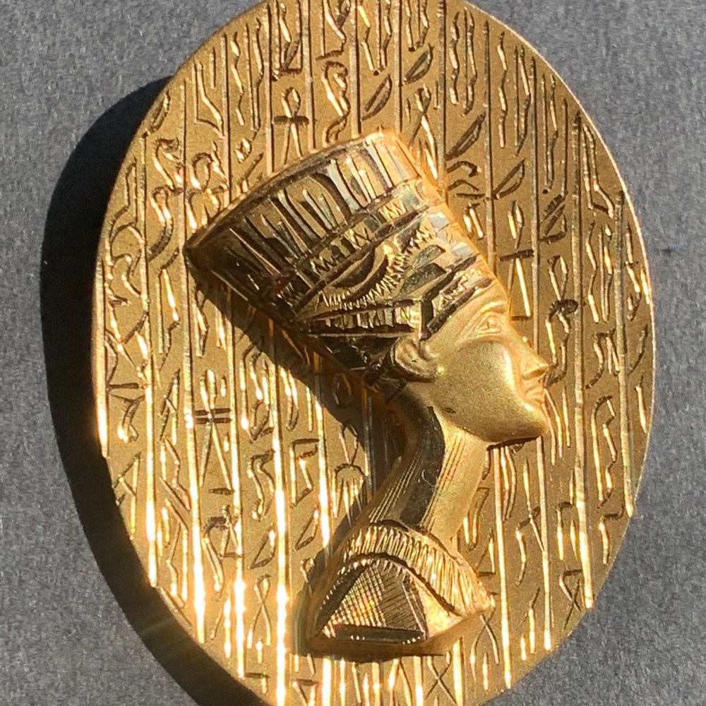 14k gold Egyptian Queen Brooch or Pendant. X-Large size! - Picture 3 of 9